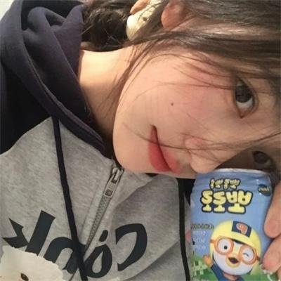 穿风信子蓝的少女